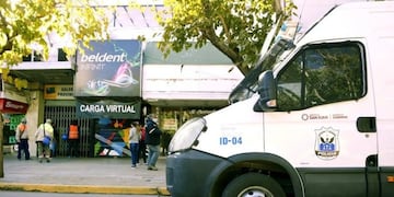 La gente hace hasta lo imposible para conseguir un cigarrillo\u002E