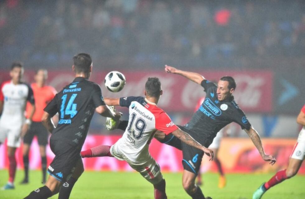 El enojo de Lema: "No sé qué mano es penal para el árbitro, y qué mano no"