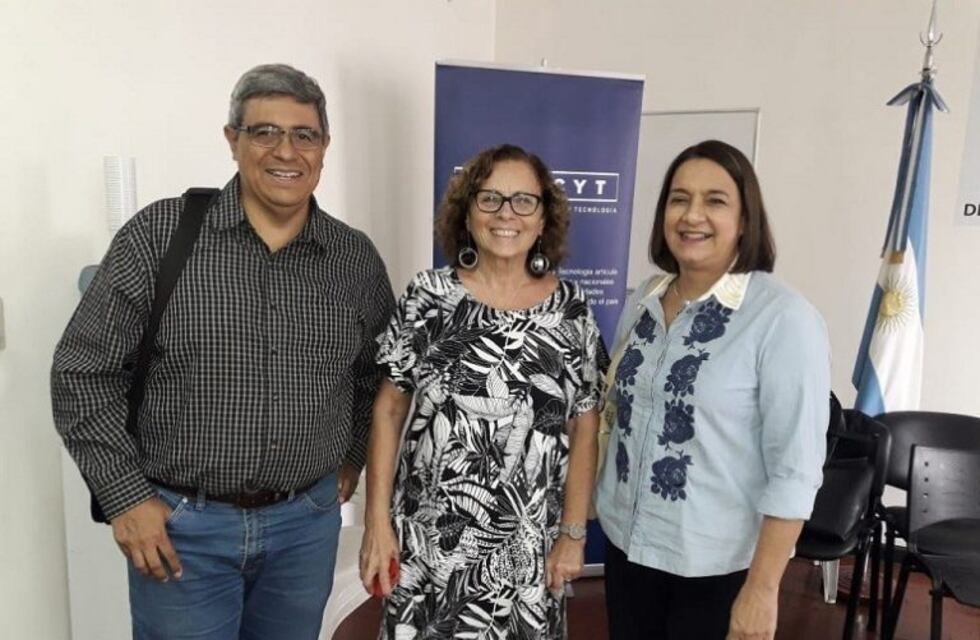 Funcionarios de la Universidad de Catamarca en un encuentro regional de ciencia