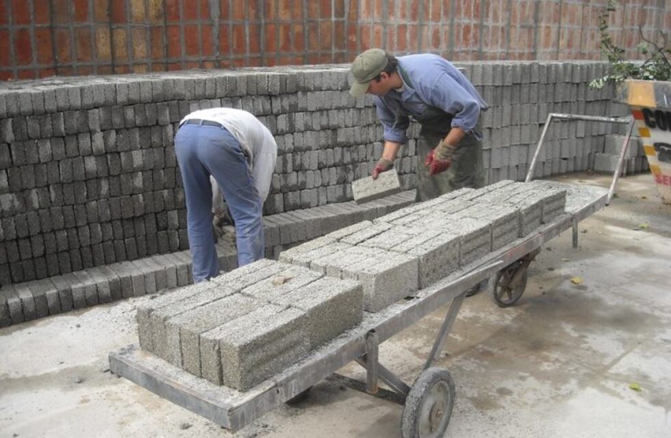 Solicitan adhesión a convenio para reciclado de plástico para materiales de construcción