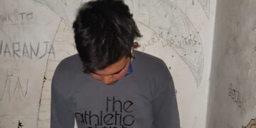 El malviviente rompió una ventana del patrullero\u002E