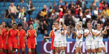 Team Spain, right, and team China applaud at the end of the Women's World Cup Group B soccer match between China and Spain at the Stade Oceane in Le Havre, France, Monday, June 17, 2019\u002E (AP Photo/Francisco Seco)