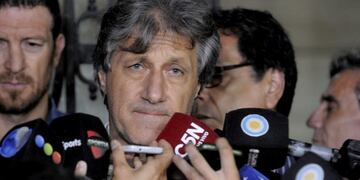 DYN601, BUENOS AIRES 02/03/17, EL TITULAR DE FUTBOLISTAS ARGENTINOS AGREMIADOS, SERGIO MARCHI, DIALOGA CON LOS MEDIOS, TRAS LA REUNION EN EL MINISTERIO DE TRABAJO CON EL PRESIDENTE DEL COMITE REGULARIZADOR DE AFA, ARMANDO PEREZ, Y EL VICE JAVIER MEDIN.nFOTO.DYN/PABLO AHARONIAN.