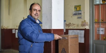 José Corral emitió su voto en la ciudad de Santa Fe\u002E (@josecorralSF)