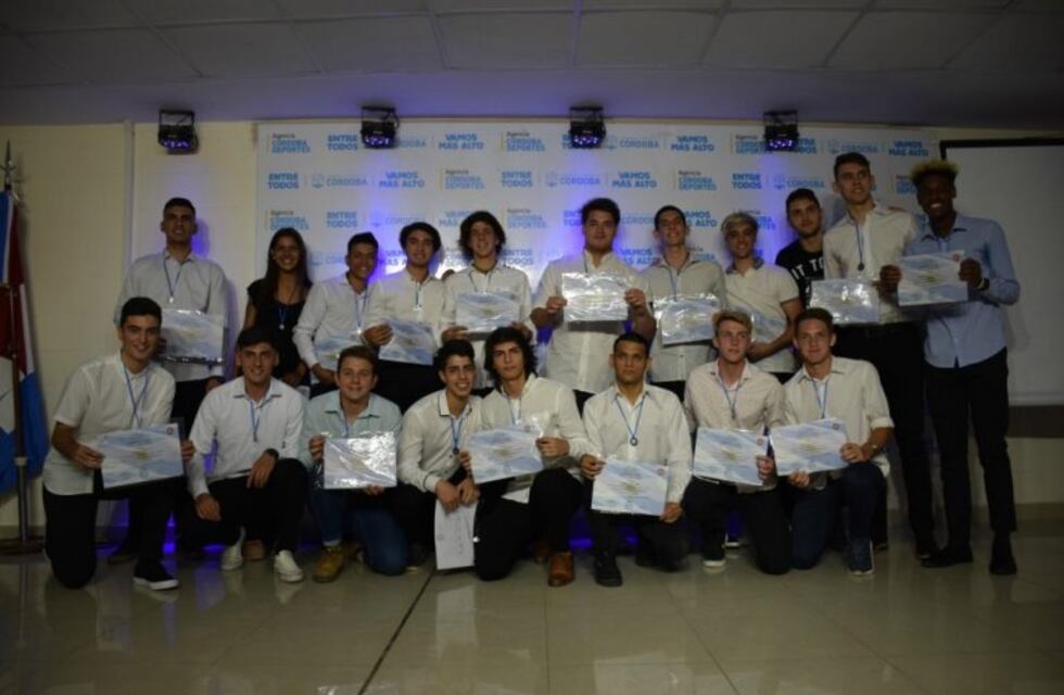 Egresaron 24 deportistas del colegio secundario del Kempes