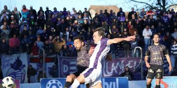 Ijiel Priotti, quien pasara por la Reserva de Talleres, fue imparable para Vitrola López y para Instituto\u002E