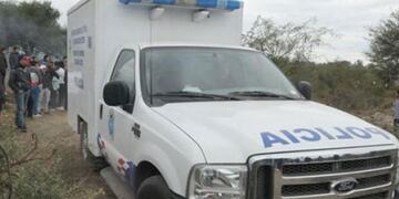 La Policía intervino y llevó el cuerpo del joven a la morgue judicial\u002E