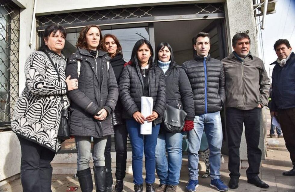 Municipales cortaron la ruta 11 por el despido de siete personas en Fray Luis Beltrán