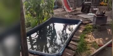 El padrastro de un nene, con la aprobación de la madre, intentó ahogar al menor en una pileta\u002E (Captura de pantalla)
