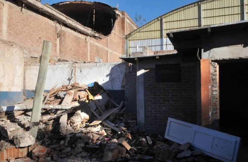 Exigen derrumbar 15 mil casas de adobe en Guaymallén