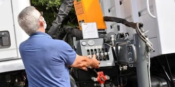 La localidad de Montecarlo incorporó un camión volcador con grúa