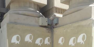 Afirman que hubo trabajos de pintura y revoque que modificaron la fachada original\u002E (APDH Rosario)