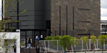 A view of the new tomb where the remains of late Argentine President Nestor Kirchner was moved on the first anniversary of his death in Rio Gallegos grave yard October 27, 2011\u002E REUTERS/Andres Arce (ARGENTINA - Tags: POLITICS OBITUARY) rio gallegos santa cruz gente visitando el mausoleo ingreso traslado restos ex presidente a mausoleo primer aniversario muerte nestor kirchner