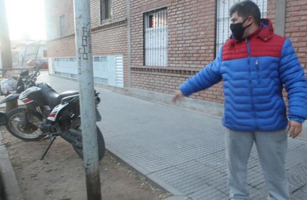 Río Cuarto: le robaron la moto y un vecino le presta la suya para que pueda trabajar