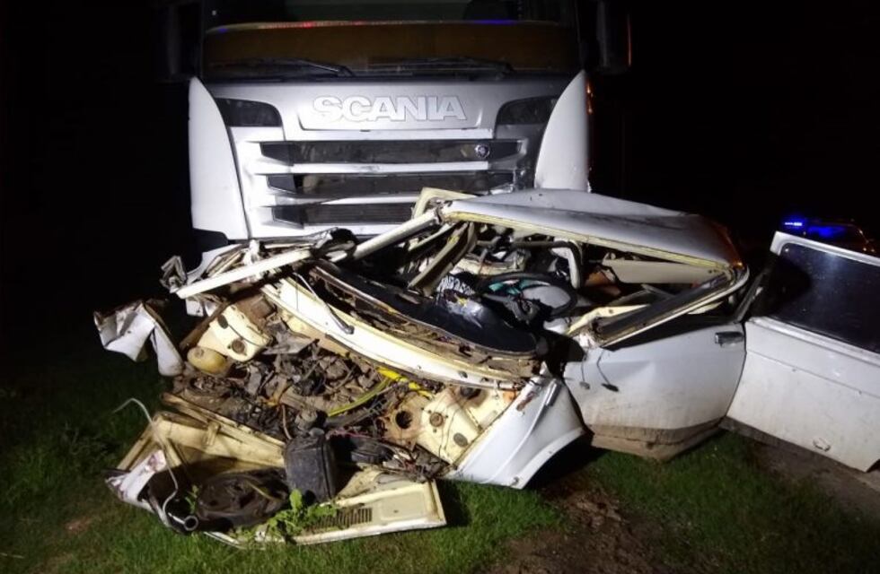 Tres jóvenes fallecieron al chocar con un camión cerca de San Cristobal