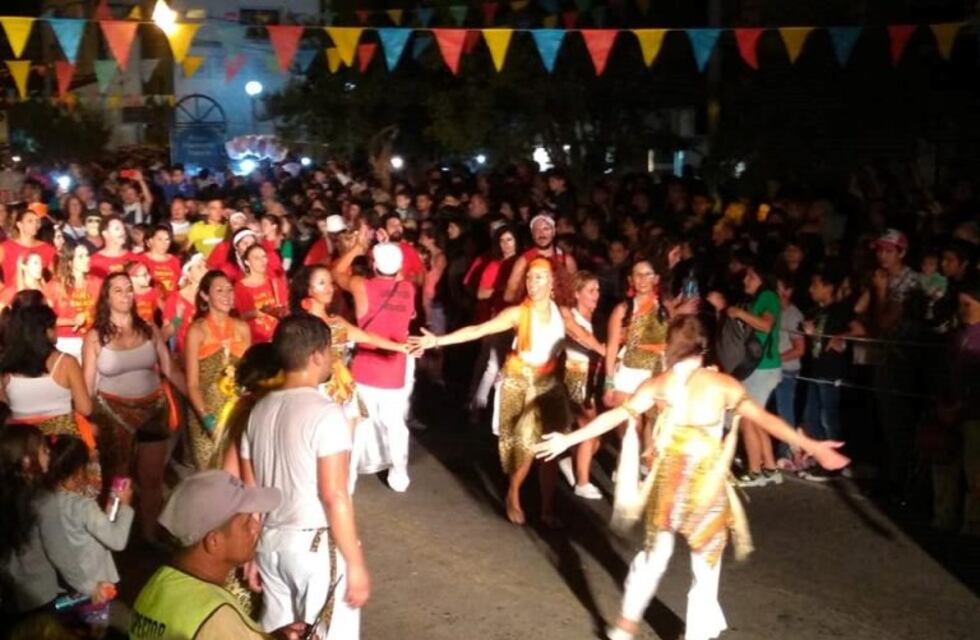 Miles de personas celebraron el carnaval rioceballense