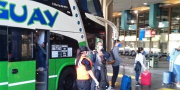 Este domingo llegaron algunos colectivos con turistas a Ezeiza\u002E