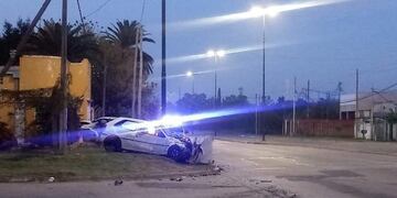 Un accidente de auto dejó a una víctima y cuatro heridos en La Plata