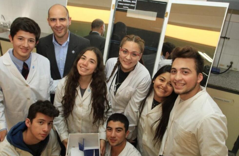 Alumnos mendocinos crean calefactor que se alimenta con luz solar