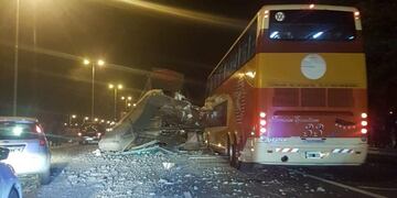 Derrumbe de puente en Acceso Oeste a la altura de Moreno (Web)