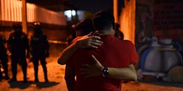 People react at a crime scene where unidentified assailants opened fire at a bar in Minatitlan, in Veracruz state, Mexico, April 19, 2019\u002E Picture taken April 19, 2019\u002E REUTERS/Angel Hernandez NO RESALES\u002E NO ARCHIVES