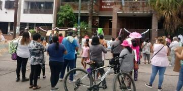 Protesta de padres ante el Ministerio de Educación de Jujuy