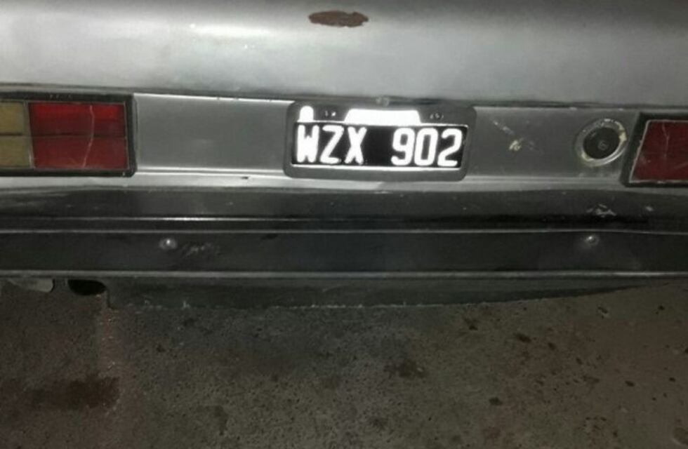 Lo pararon por ir muy lento en su auto y resultó estar armado
