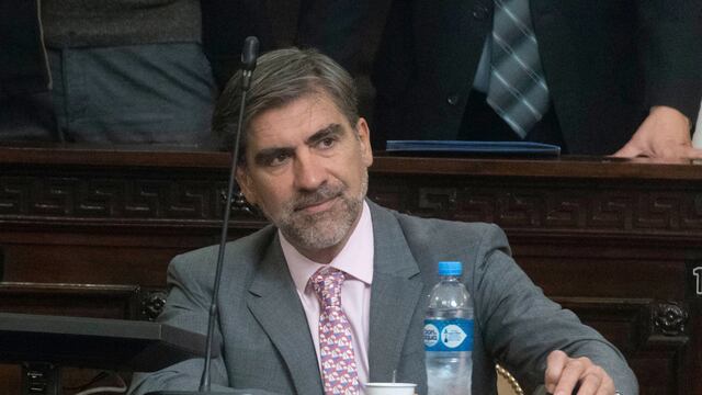 El diputado Mario Vadillo presentó un proyecto para suspender la Revisión Técnica Obligatoria