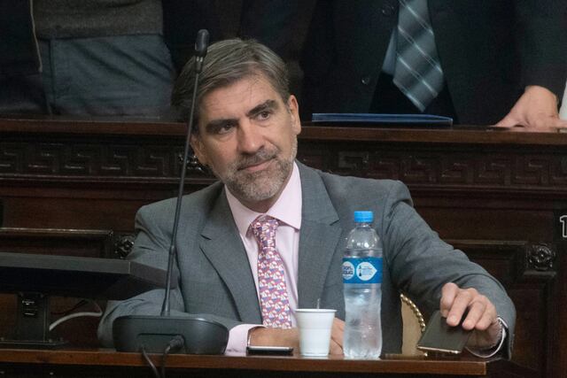El diputado Mario Vadillo presentó un proyecto para suspender la Revisión Técnica Obligatoria