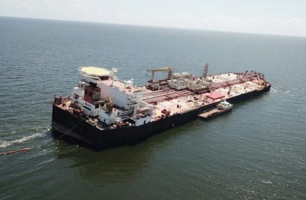 Alerta por un barco de Venezuela que se hunde con más de un millón de barriles de petróleo