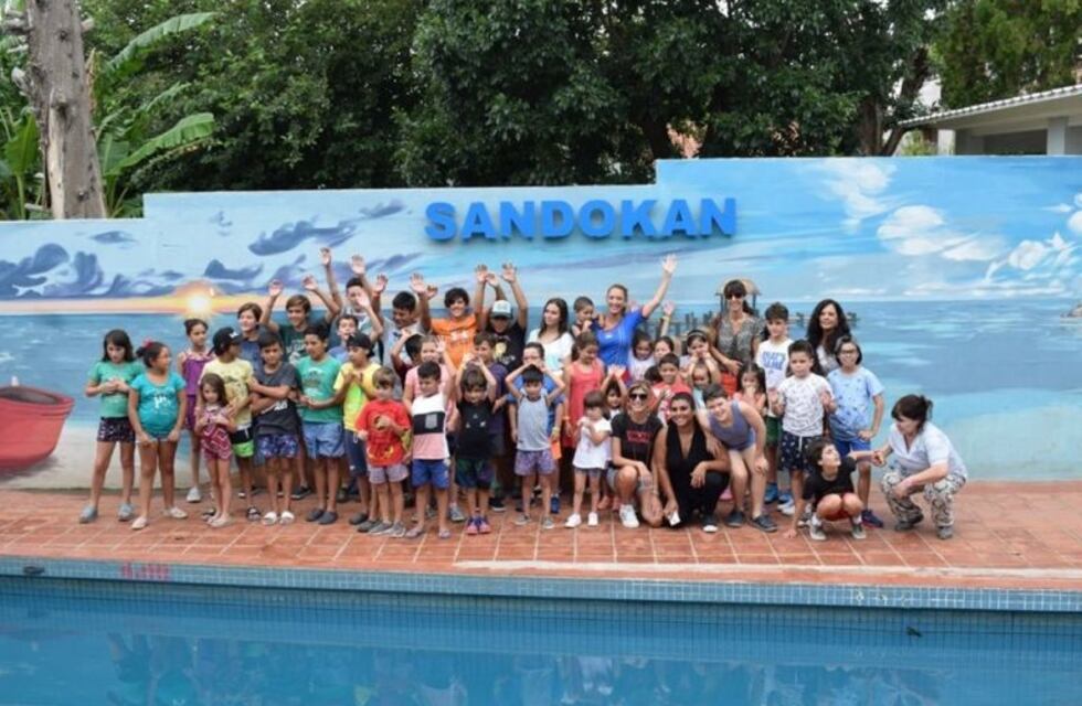 Solcito Fijo y una sorpresa que cautivó a niñas y niños de dos merenderos de Carlos Paz