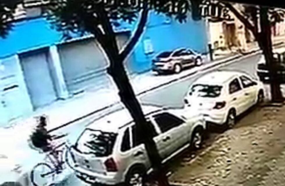 Inhabilitaron al conductor que chocó a una ciclista en Sarmiento al 3000