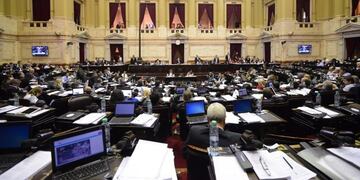 Imagen archivo\u002E Cámara de Diputados de la Nación durante la sesión de reforma previsional\u002E Foto: EFE\u002E