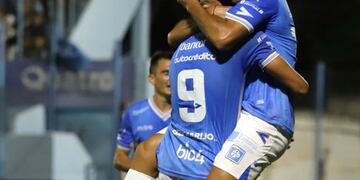 El experimentado volante arrancó como titular en un primer tiempo tremendo del Celeste\u002E