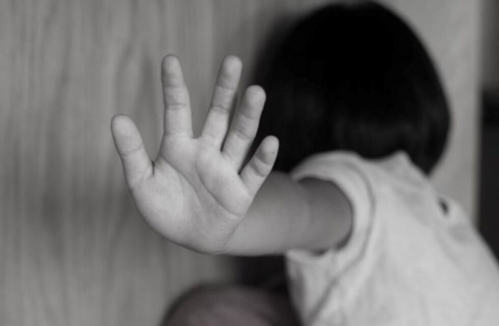 Caleta Olivia: un nene se escapó de su casa y lo encuentran armado en una plaza