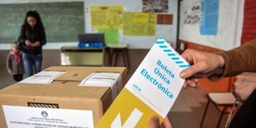 La Junta Electoral neuquina defendió la Boleta Única pero señaló que falta capacitación