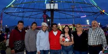 El árbol de navidad comenzó a iluminar las noches de la ciudad