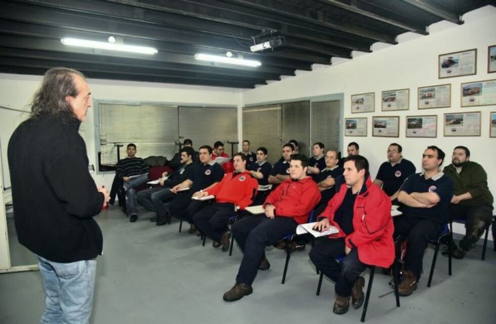 Tránsito capacita a Bomberos Voluntarios para obtener licencia de conducir profesional