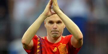 Moscow (Russian Federation), 01/07/2018\u002E- Andres Iniesta of Spain applauds fans after the penalty shootout of the FIFA World Cup 2018 round of 16 soccer match between Spain and Russia in Moscow, Russia, 01 July 2018\u002E Russia won 4-3 on penalties\u002E\r\n\r\n(RESTRICTIONS APPLY: Editorial Use Only, not used in association with any commercial entity - Images must not be used in any form of alert service or push service of any kind including via mobile alert services, downloads to mobile devices or MMS messaging - Images must appear as still images and must not emulate match action video footage - No alteration is made to, and no text or image is superimposed over, any published image which: (a) intentionally obscures or removes a sponsor identification image; or (b) adds or overlays the commercial identification of any third party which is not officially associated with the FIFA World Cup) (España, Mundial de Fútbol, Moscú, Rusia) EFE/EPA/PETER POWELL EDITORIAL USE ONLY