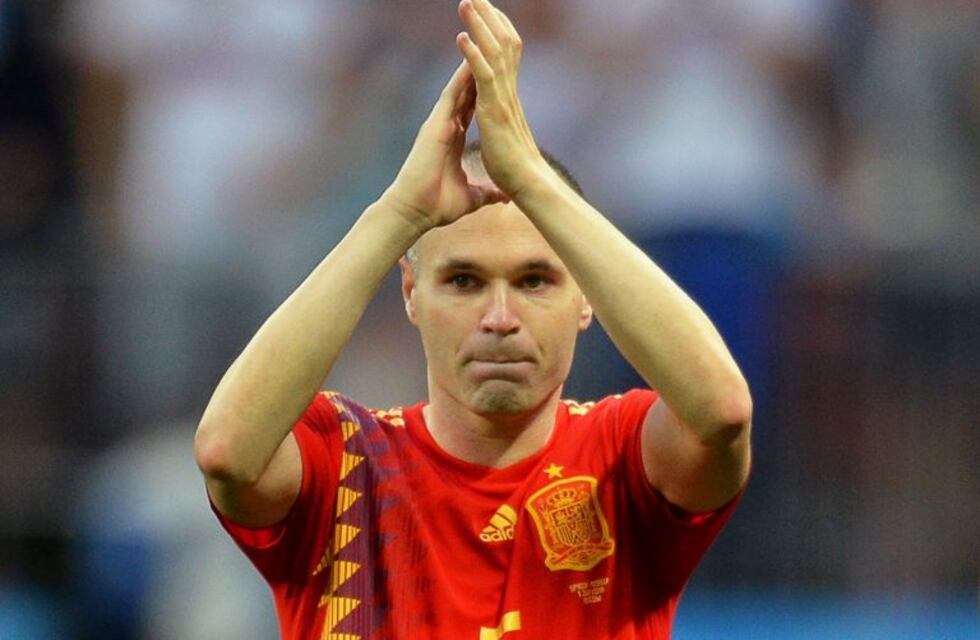 España y un domingo para el olvido: Se retiró Andrés Iniesta de la Selección