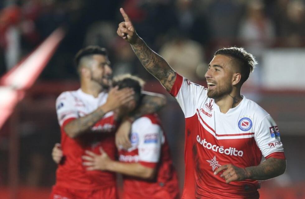 Sudamericana: Argentinos Juniors arrancó con un triunfo por 2-0 a Estudiantes de Mérida