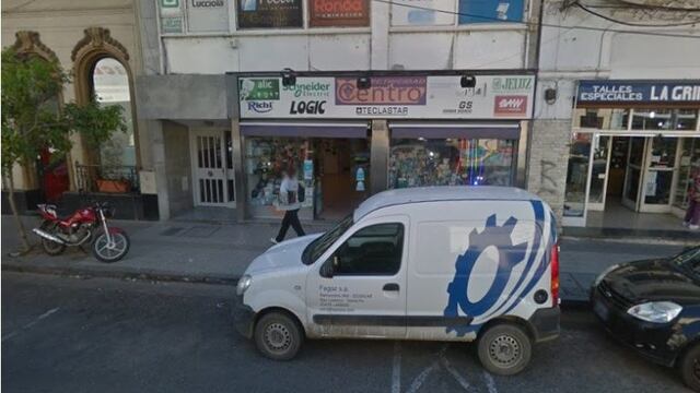 La banda sorprendiu00f3 a la vu00edctima y consiguiu00f3 llevarse el efectivo que estaba en una caja fuerte.