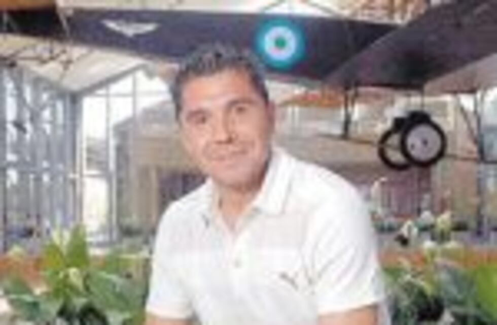 El Tomba busca DT y justo llegó a Mendoza el "Bichi" Fuertes