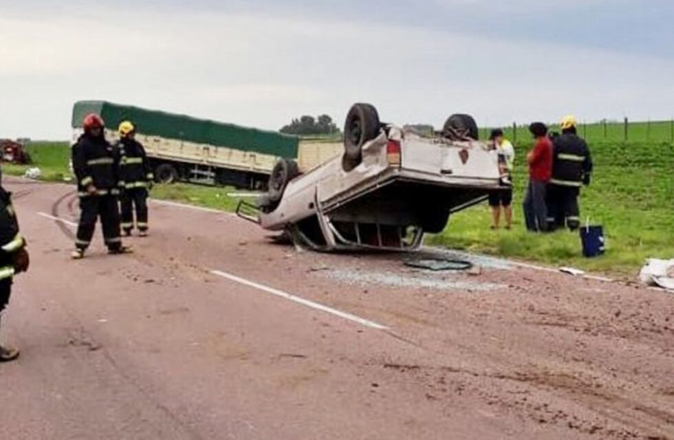 Múltiple choque entre un camión, una camioneta y un tractor, cerca de Quemú Quemú