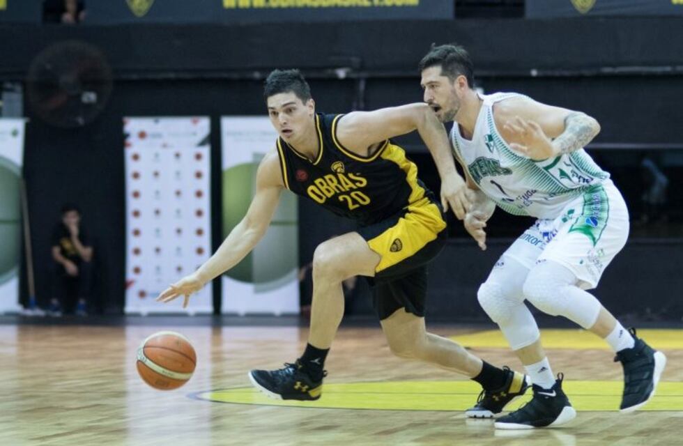 Debutó Arduh y Atenas mejoró, pero perdió con Obras