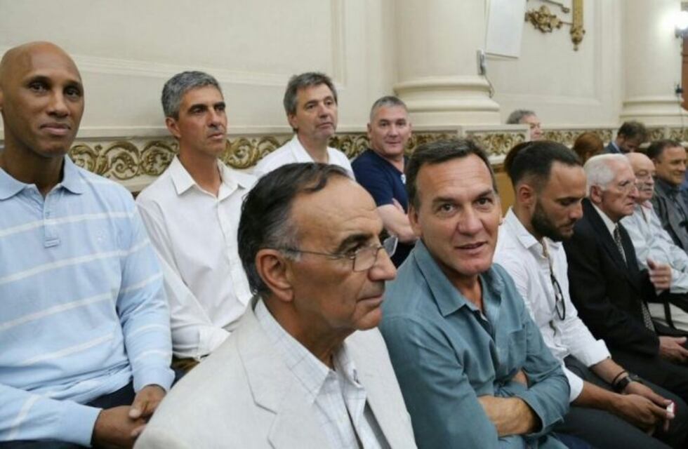 Homenaje en la Legislatura a Atenas por los 30 años de su primer título en la Liga Nacional