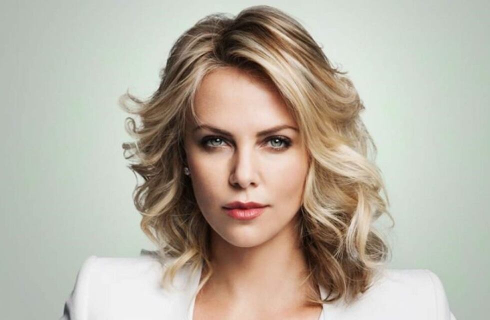 Charlize Theron volvió a sorprender a sus seguidores con un cambio de look