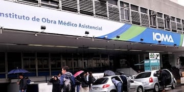 El conflicto entre el Instituto Obra Médico Asistencial (IOMA) y la Agremiación Médica Platense (AMP) avanza (Foto: AGLP)\u002E
