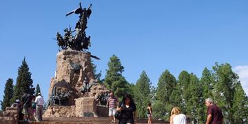 El Cerro de la Gloria es uno de los destinos más visitados por turistas en Mendoza\u002E