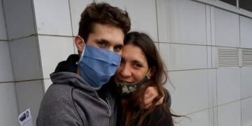 El chico de 18 años compartió una foto tras retirarse del Hospital Alejandro Gutiérrez\u002E (@facundo_vaca)